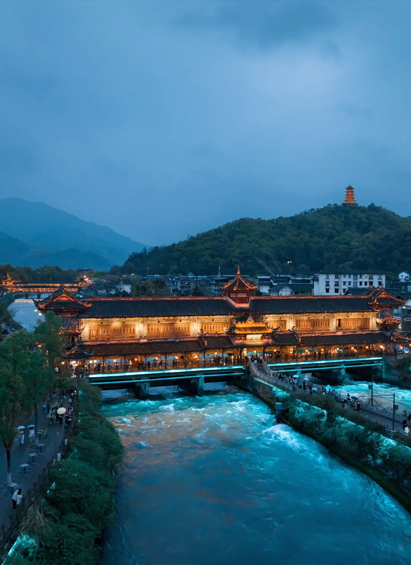 World Travel Food Tips: For China’s Local Dishes & Global Cuisines World Travel Food Tips: For China’s Local Dishes & Global Cuisines